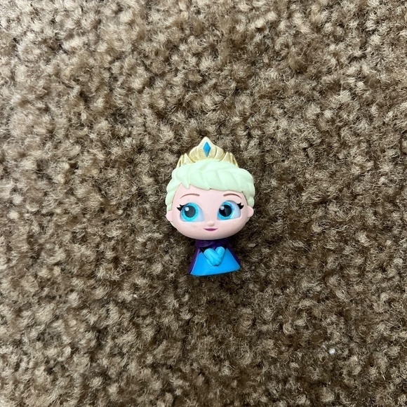 Disney Doorables: Series 5 Figurine – Frozen – Elsa - Picture 2 of 4